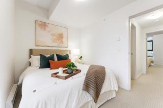 Contemporary 2BR Townhouse Private Entrance, Central Location - Vancouver - 6