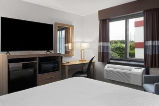 Ramada by Wyndham Cedar Rapids South - Cedar Rapids - 0