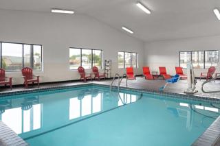 Ramada by Wyndham Cedar Rapids South - Cedar Rapids - 4