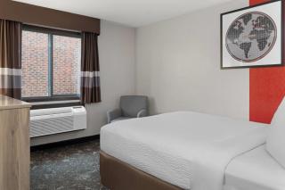 Ramada by Wyndham Cedar Rapids South - Cedar Rapids - 2