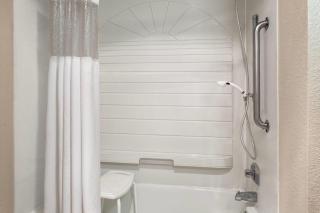 Ramada by Wyndham Cedar Rapids South - Cedar Rapids - 1