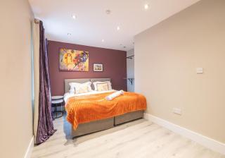 Comfy 3BR House l Near Shops & Transport l Parking - 3