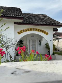 Beach Cottage Homestay Kemaman - Berado D Pampass - Kampong Kemaman - 1