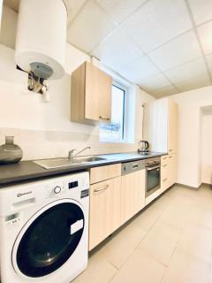 Elegant 3-Bedroom Retreat Convenient City Access - Wenen - 6
