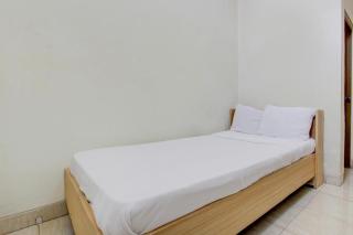OYO Life 93662 Kost Pak Budi - Sragen - 4
