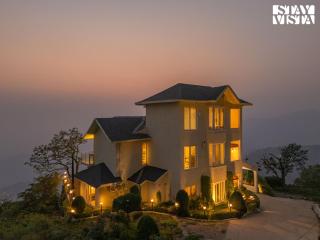 StayVista at Villa Mirador with BBQ, Bonfire, WiFi - 9