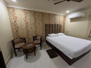 Roy and Roy Guest House - 8