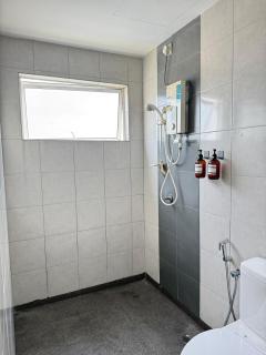 Spacious Flat with Breakfast Wifi 3 Free Parking at Seksyen 7 - Shah Alam - 2