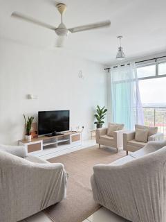 Spacious Flat with Breakfast Wifi 3 Free Parking at Seksyen 7 - 0