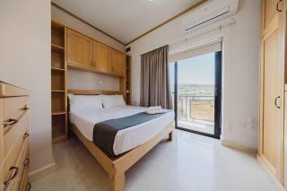 Seafront Apartment with Panoramic Views 3 Bed - 6