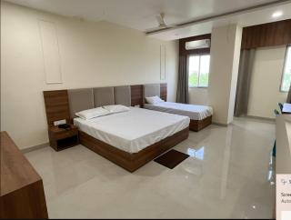 Hotel Tilak - Harda - 4