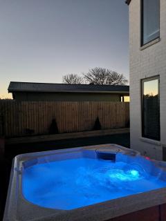 Hot Tub Haven! Games Room, Garden & E-Bikes - Christchurch - 0
