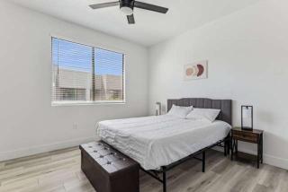 CozySuites Glendale - Westgate w pool 16 - Glendale - 0