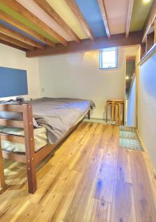 106 Artistic carpenter's work with strong house wifi - 3