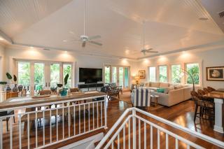 Casa Mariposa - Luxury Butterfly Garden Steps to Pine Ave PoolSpa Bikes 4 Houses to Beach - Anna Maria - 2