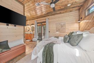 NEW Woodland Escape with Spa & Fire pit - Sleeps 4 - - 6