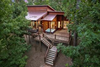 Cabin Retreat with Spa Fire Pit & Games - Sleeps 4 - Broken Bow - 0