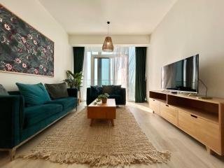 Homes2Retreat - Luxury Finishes with Full Skyline View - 9