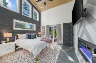 NEW Cabin with Treehouse Spa Firepit & Games - Broken Bow - 8