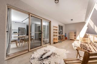 Stylish 2BR Apartment in Kingston Close to Lake - 1