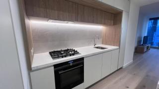 Stunning CBD Apartment Bay and River Views - 2