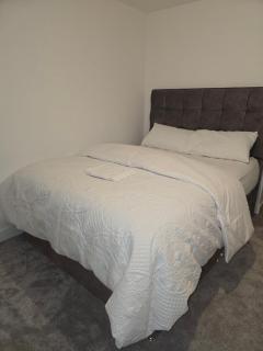 A spacious double room in a lovely home in Wakefield - Wakefield - 0