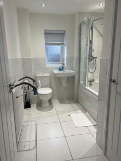 A spacious double room in a lovely home in Wakefield - Wakefield - 4