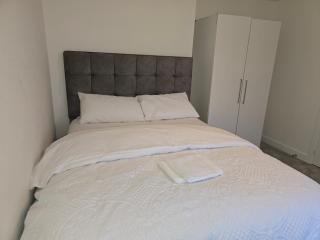 A spacious double room in a lovely home in Wakefield - Wakefield - 7