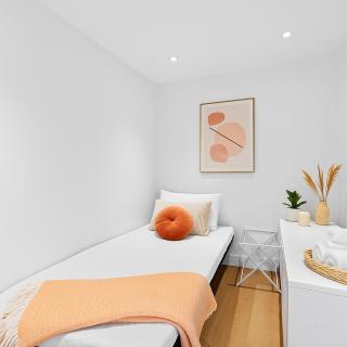 Luxury 3 Bedroom Condo Chinatown and Gastown Access - Vancouver - 5