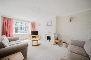 Large 4 bedroom home in Boston Spa village In-between York, Harrogate and Leeds, Sleeps 9 - Boston Spa - 9