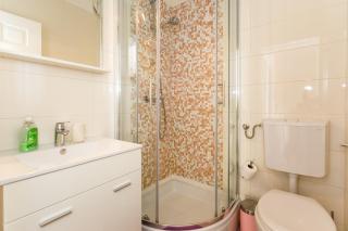 Apartments with parking spaces Pinezici, Krk - 24610 - Vrh - 1