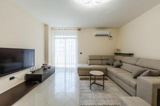 Palm Promenade Retreat by PS - Durrës - 9
