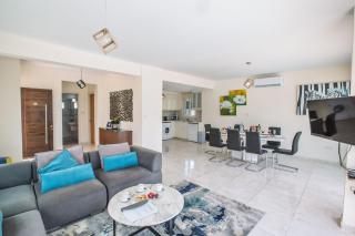 Protaras Mesogeios Villa Me16 Beachfront Villa in Protaras Center - Protaras - 4