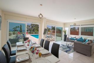 Protaras Mesogeios Villa Me16 Beachfront Villa in Protaras Center - Protaras - 2