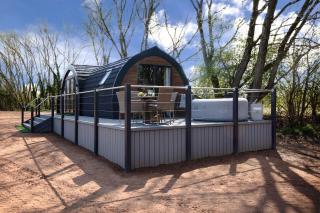 Stonelake Lodges - Willow Walk luxury lakeside lodge with hot tub - - 9