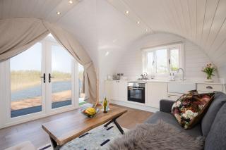 Stonelake Lodges - Willow Walk luxury lakeside lodge with hot tub - - 7