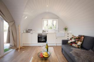 Stonelake Lodges - Willow Walk luxury lakeside lodge with hot tub - - 6