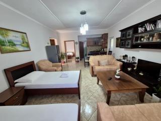 Vita Apartment - Spacious Garden and Balcony 5 min to Beach & Center - Ksamil - 4