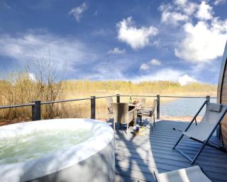Stonelake Lodges - Willow Walk luxury lakeside lodge with hot tub - - 2