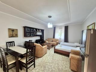 Vita Apartment - Spacious Garden and Balcony 5 min to Beach & Center - Ksamil - 5