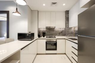 Centrally Located 1BR in Business Bay Near Canal and Downtown - 6