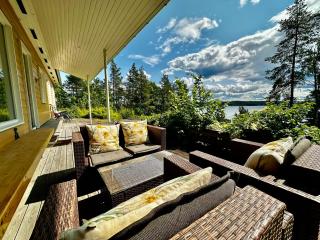 Waterfront house with sun all day - 0