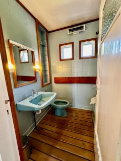 Waterfront house with sun all day - 6