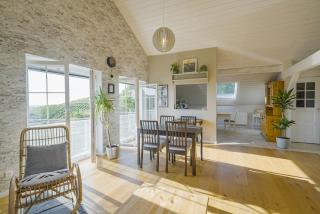 Happy Hugle Haus - 4