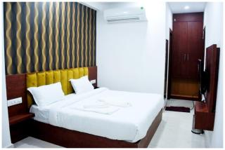 HOTEL !! LUXUARY GANGA AMIRT HARIDAWR - Near # Ganga Ghat 200M - Free Parking & Restaurant and Lift Facilities - Fully #Air Conditioning - A Top Rated Hotel! - Kankhal - 4
