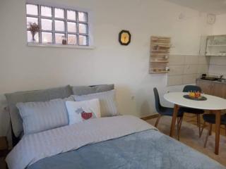 CHEZ Marthe, Organic Farm stay - Knin (Tenin) - 2