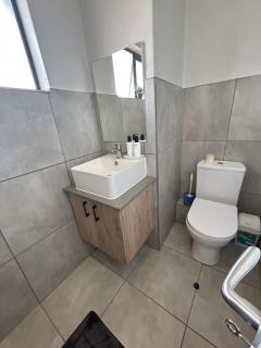 Heart of Soweto Cozy Apartment - Soweto - 1