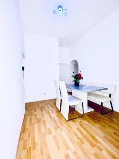 Cozy 4-Bedroom Apartment , Perfect for Groups - Vienne - 8