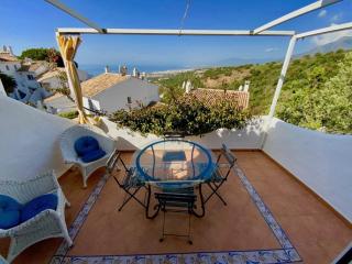 Views, Comfort and Location - Marbella - 9