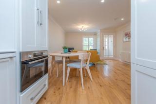 Chic Dockside Retreat - Galway - 6